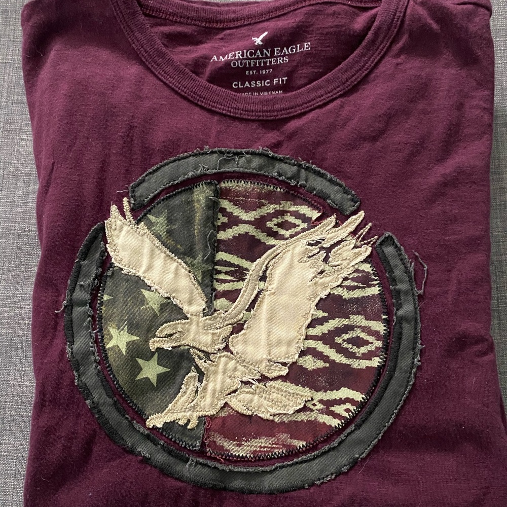 American Eagle t-shirt✨ Mens classic fit. Great condition, smoke free home!🙂